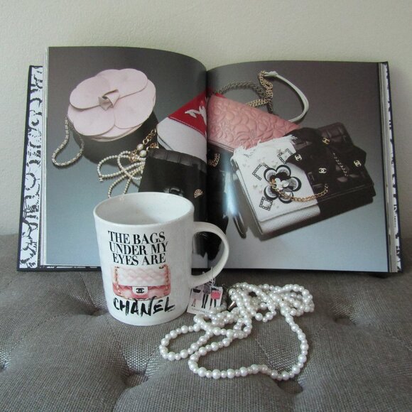 Amanda Greenwood Art Mug - Picture 2 of 3